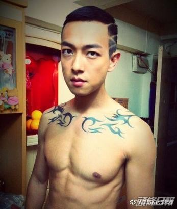 梁競徵亦曾經操肌，是鋼條身形，絕非行健碩bulk路線。